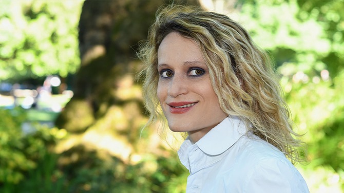 Halpern_G's tweet card. Auteur de l’essai « Tous centaures! Éloge de l’hybridation » paru aux éditions Le Pommier, la philosophe Gabrielle Halpern développe le concept sur lequel elle travaille depuis plus de dix ans :...