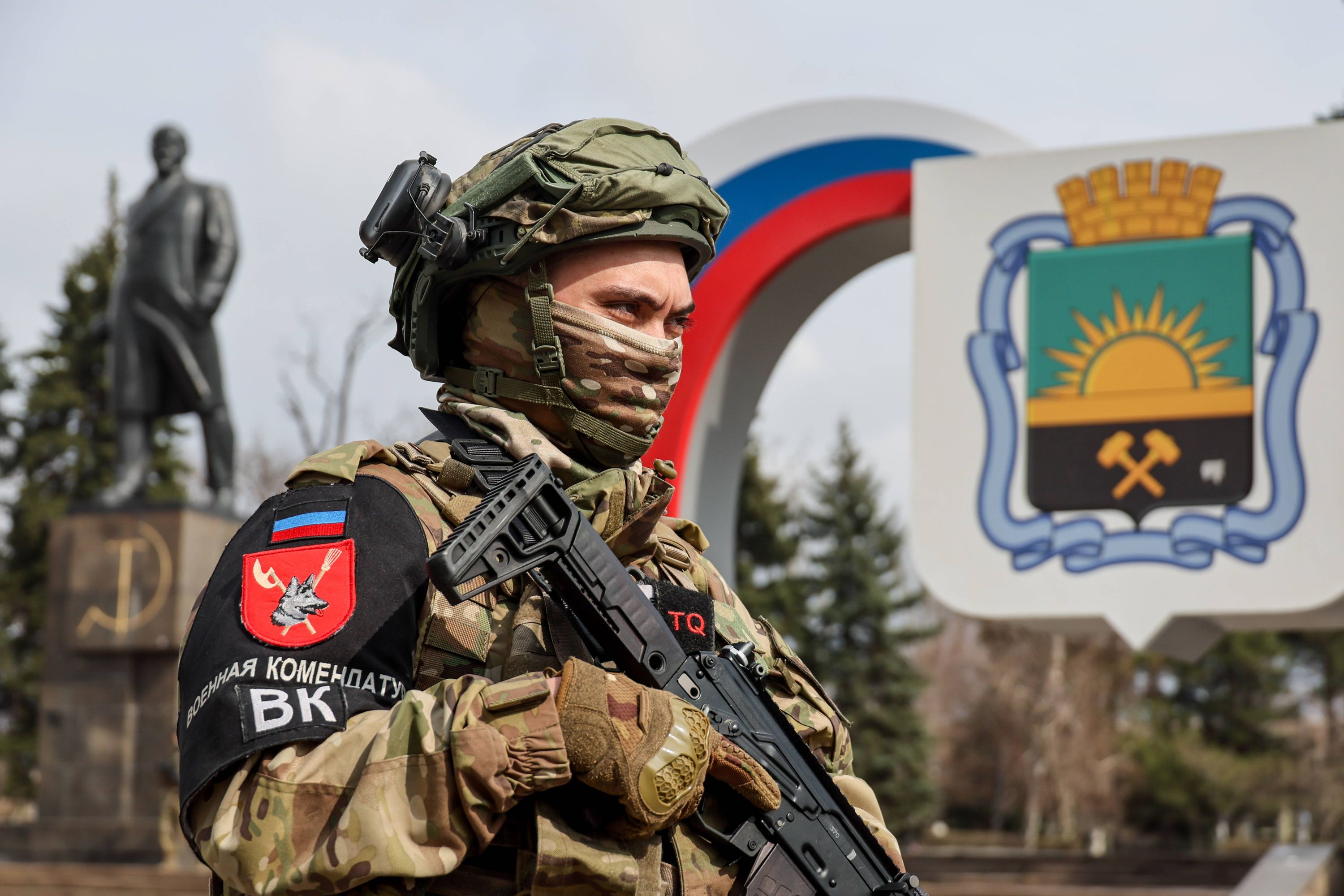 ParisMatch's tweet card. Moscou affirme avoir pris le village de Malievka, dans la région de Dnipropetrovsk, marquant une nouvelle progression symbolique dans le centre-est de l’Ukraine. Tandis que les forces russes grigno...