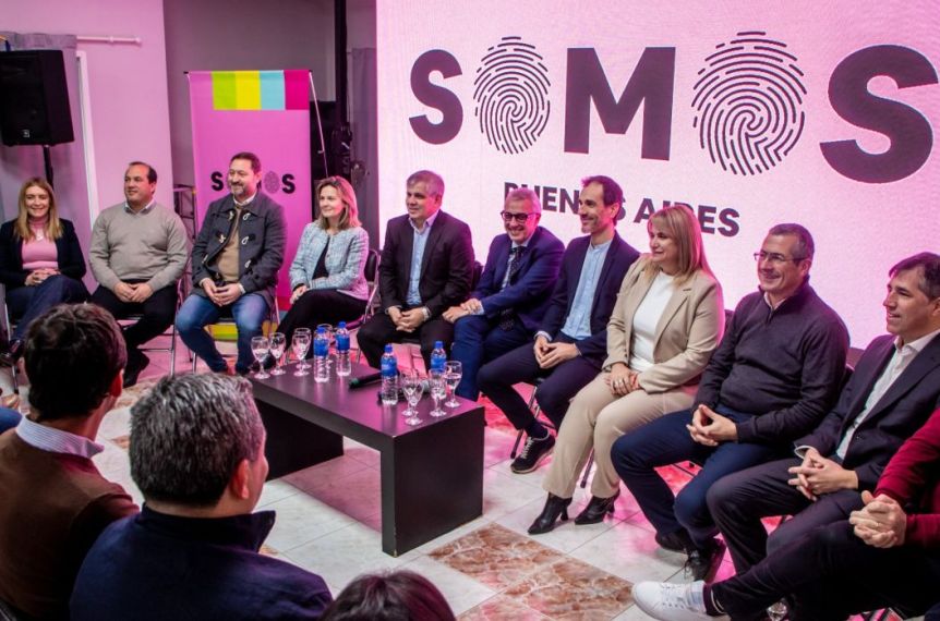 grupolatecla's tweet card. Con el intendente Petrecca como anfitrión, el espacio se presentó en la cuarta sección, con la presencia de una decena de jefes comunales y otros referentes. Busca consolidar la presencia en los...