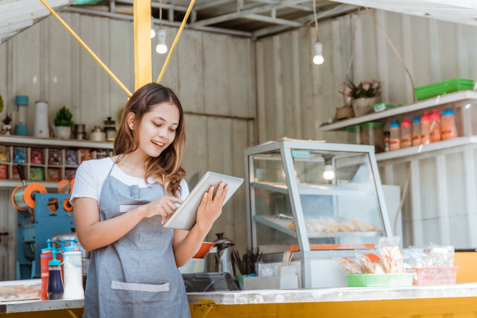 SwissCognitive's tweet card. Otis AI’s Miguel Guerrero explains how AI is fueling a small business revolution in emerging markets, empowering SMEs to compete—and lead—on a global scale