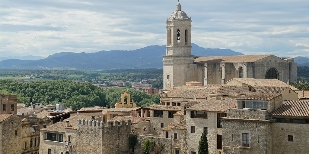 infobaees's tweet card. Conocida por sus calas y por ser un destino veraniego de alto nivel, la región también conserva una historia y una arquitectura que justifican el apodo italiano