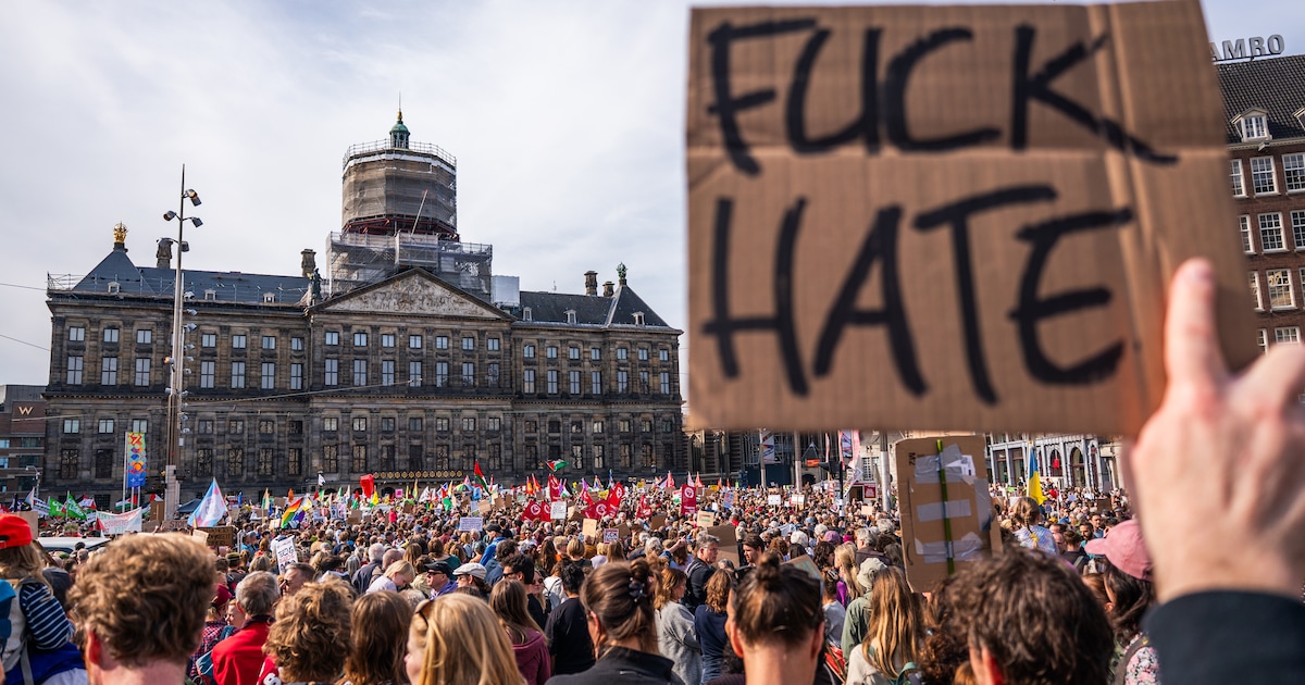 stefanvanlaar's tweet card. Als we antisemitisme willen bestrijden, werkt het averechts om mensen direct als antisemiet te bestempelen, schrijft Hans Vuijsje in dit opiniestuk. Anti-Joodse sentimenten komen vaak voort uit...