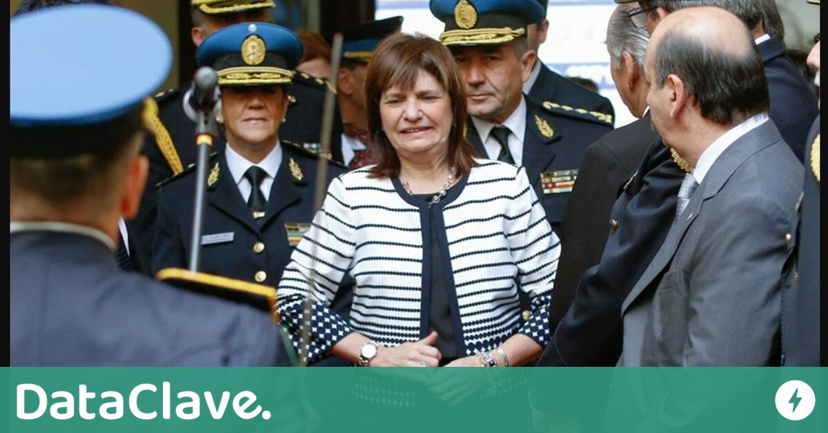 Dataclave's tweet card. El suicidio del suboficial escribiente Alejandro Tijerina el 5 de julio de 2025 en el hospital Churruca puso en primer plano una realidad devastadora que las autoridades y la gestión ministerial de...