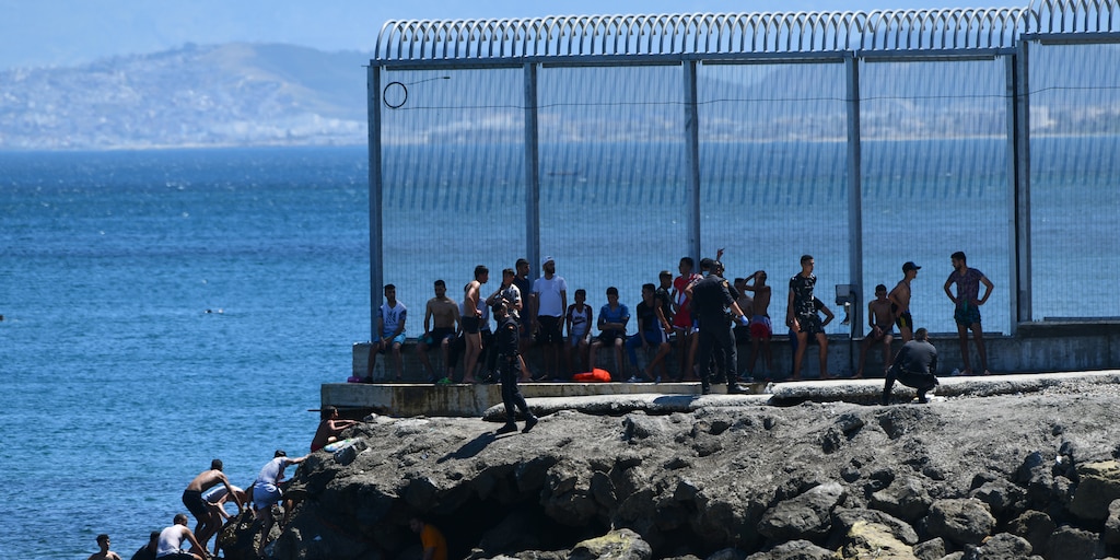 infobaees's tweet card. La Guardia Civil ha realizado rescates durante toda la noche