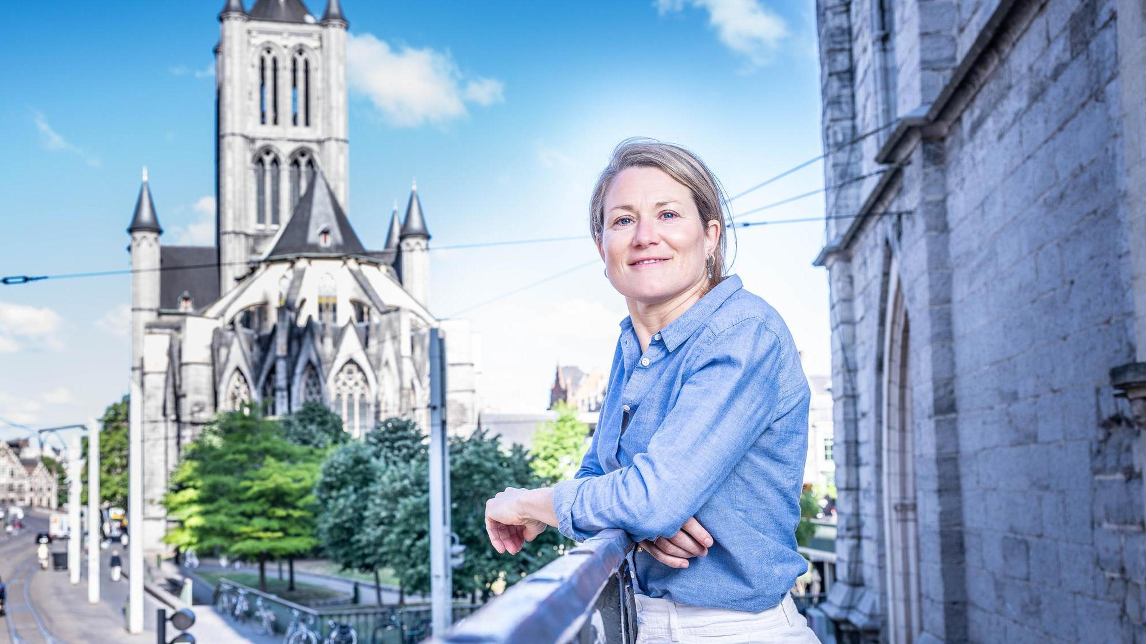 anneleen_vb's tweet card. Maggie De Block en Nicole de Moor deden het haar al voor. Nu is Anneleen Van Bossuyt (N-VA) op Asiel en Migratie de harde tante. De Gentse moet ervoor zorgen dat minder asielzoekers het land binnen...