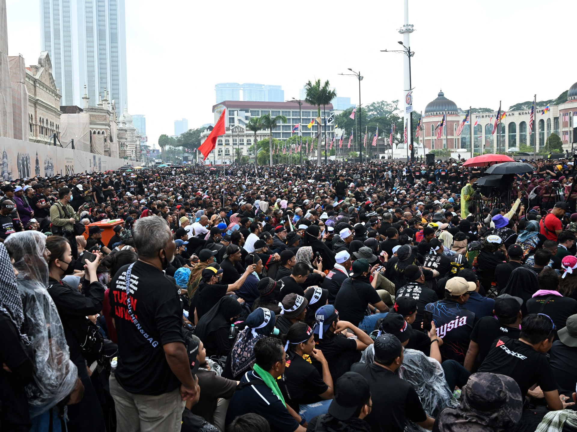 RossFeingold's tweet card. Opposition-organised rally is first major protest in Southeast Asia’s sixth largest economy since Anwar elected in 2022.