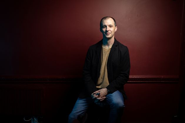 KevinDenny's tweet card. Tom Vaughan-Lawlor is telling me about a brush with the paparazzi. It happened around the same time he was starring as gangland kingpin Nidge Delaney in RT...