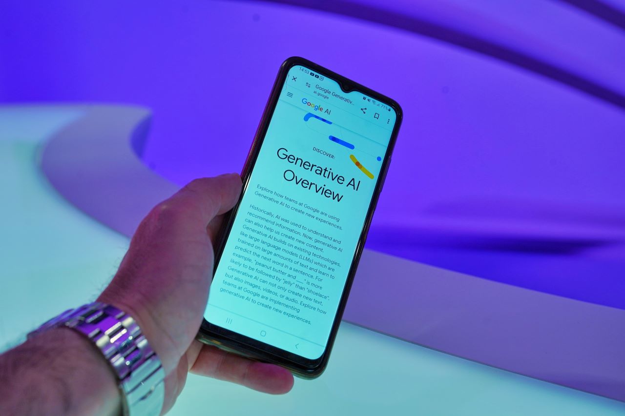 Clubic's tweet card. Une étude révèle que les résumés générés par l'IA de Google réduiraient considérablement les clics. Le géant de Mountain View conteste et maintient que ses fonctionnalités IA ne pénalisent pas le...