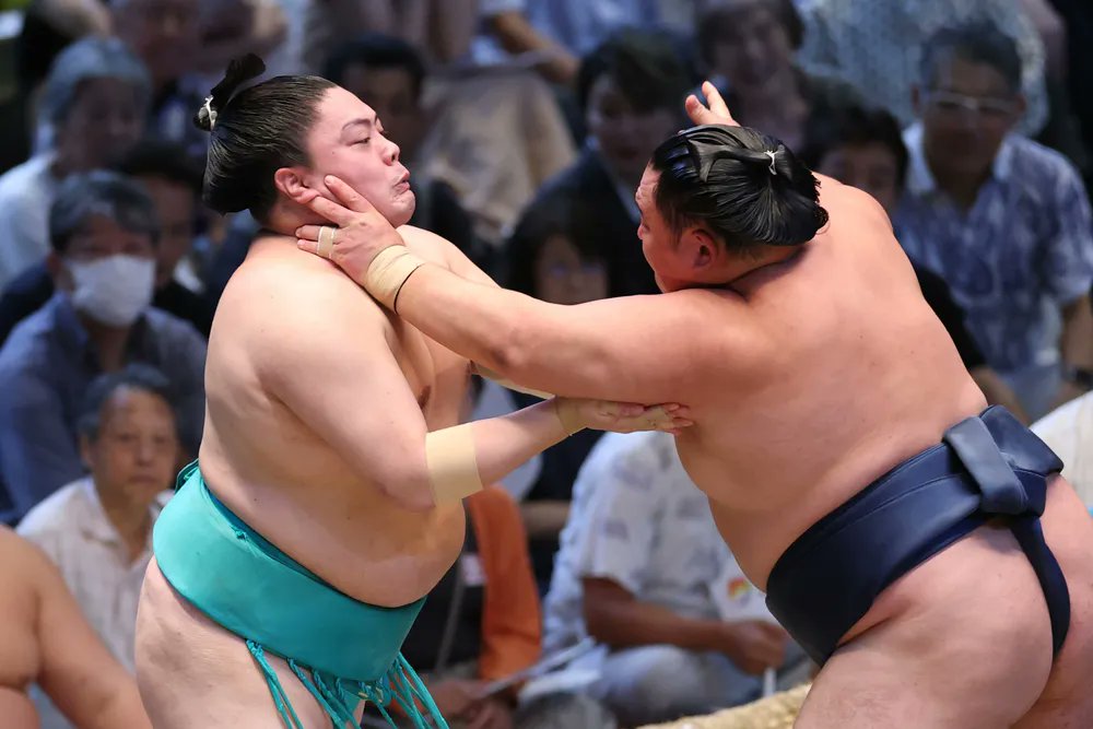 doshinweb's tweet card. 一山本は玉鷲に寄り切られ、5敗目を喫して優勝争いから姿を消した。...
