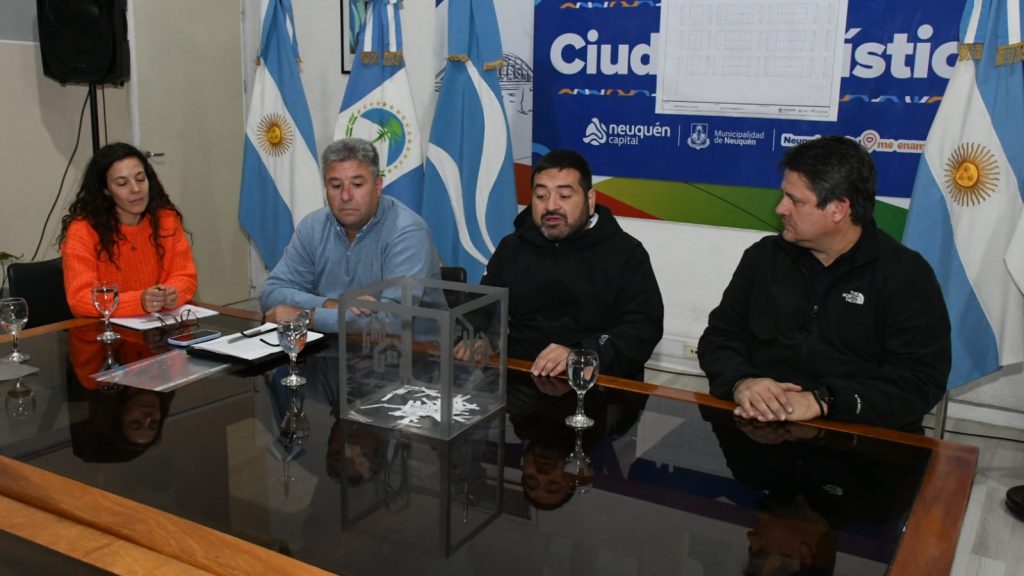 NeuquenWeb's tweet card. El IMUH realizó el primer sorteo de lotes del sector Z1. Las familias accederán a sus terrenos en el plazo de un mes.