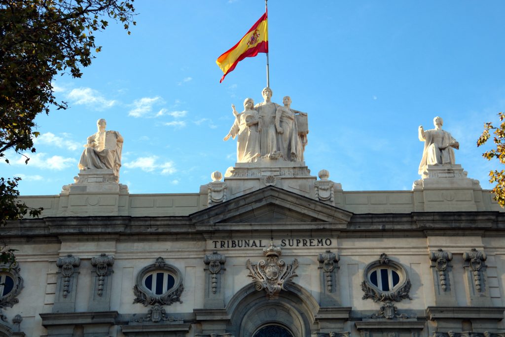 FossasJosep's tweet card. L'informe de la publicació britànica té els mateixos arguments que l'incident de recusació