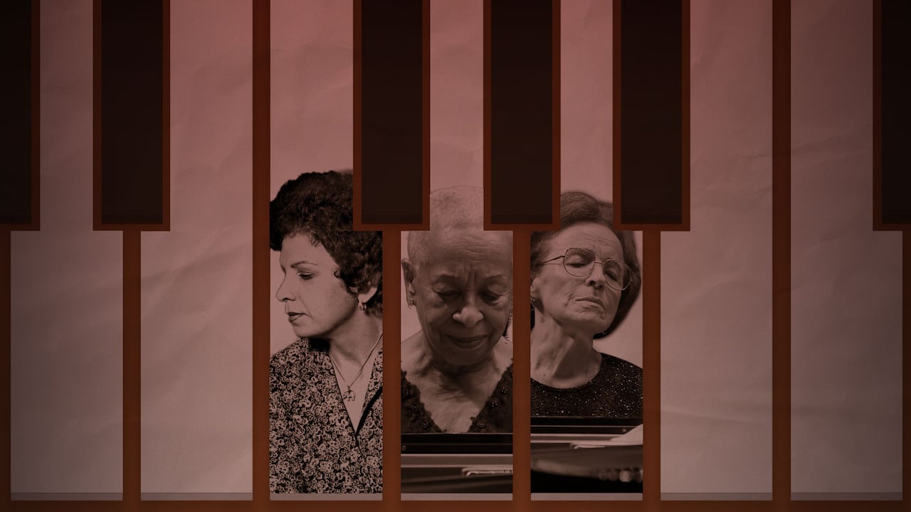 davidgarciarod's tweet card. Blanca Uribe, Helvia Mendoza y Teresita Gómez, la trinidad del piano en Colombia, reunidas por la Orquesta Filarmónica para celebrar el aniversario de la fundación de Bogotá, en 1538.