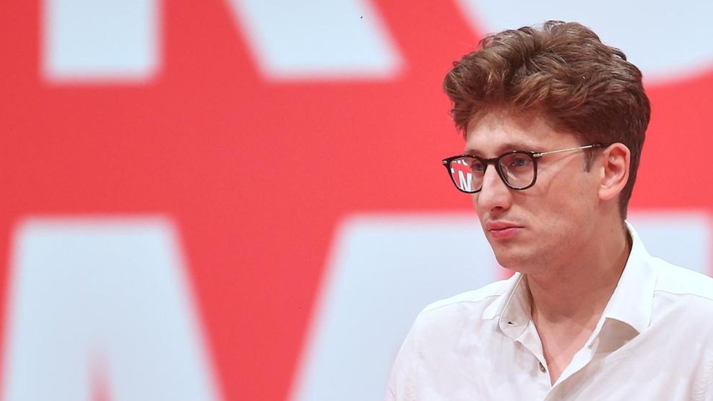 HollsteinM's tweet card. Beim SPD-Parteitag wirkte Juso-Chef Philipp Türmer sichtbar angeschlagen. Hier spricht er über den Grund – es war kein politischer.