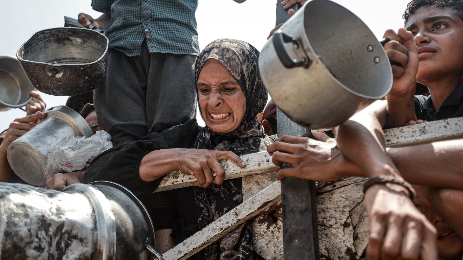 DarranMarshall's tweet card. British Prime Minister Keir Starmer has told French and German leaders that the UK will be "taking forward" plans to airdrop aid and evacuate children requiring medical assistance in Gaza with...