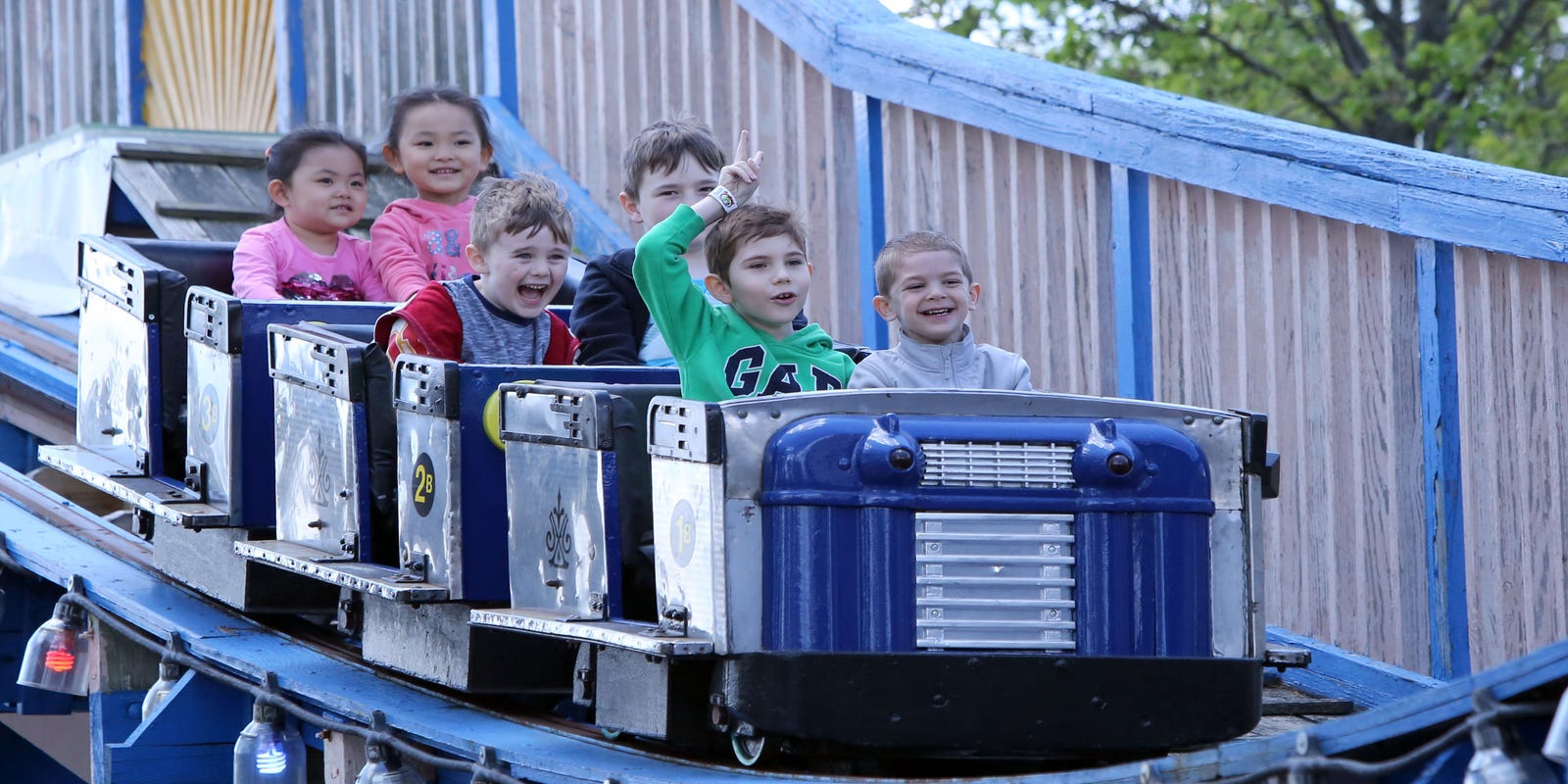 davidmckay415's tweet card. Westchester County will hire an Italian ride manufacturer on a no-bid contract to repair its amusement park rides.