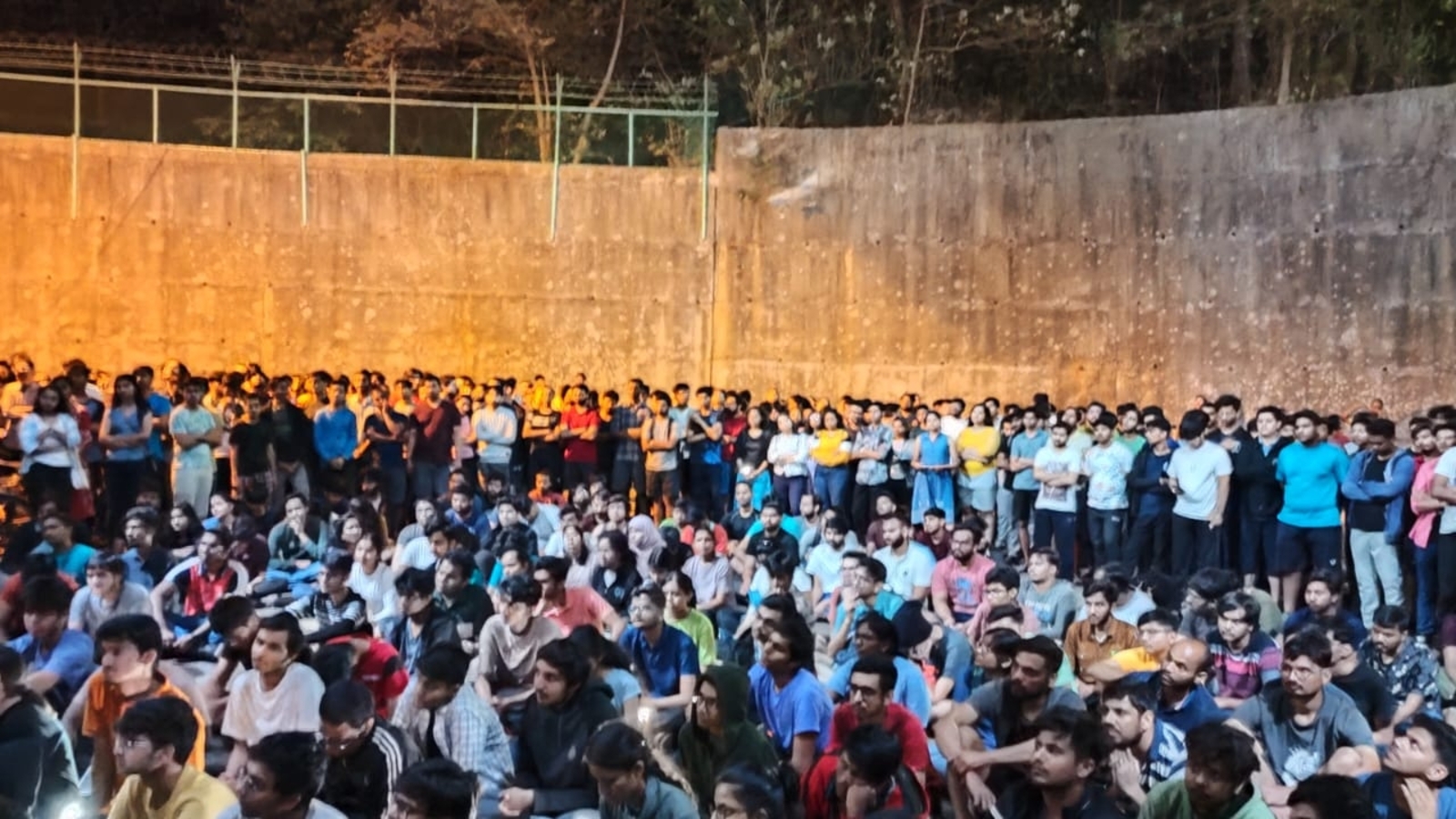 HTMumbai's tweet card. IIT Bombay alumni Jitendra Mohan and Swapna Samant donate $11 million to support semiconductor research, women's STEM faculty, and hostel redevelopment.