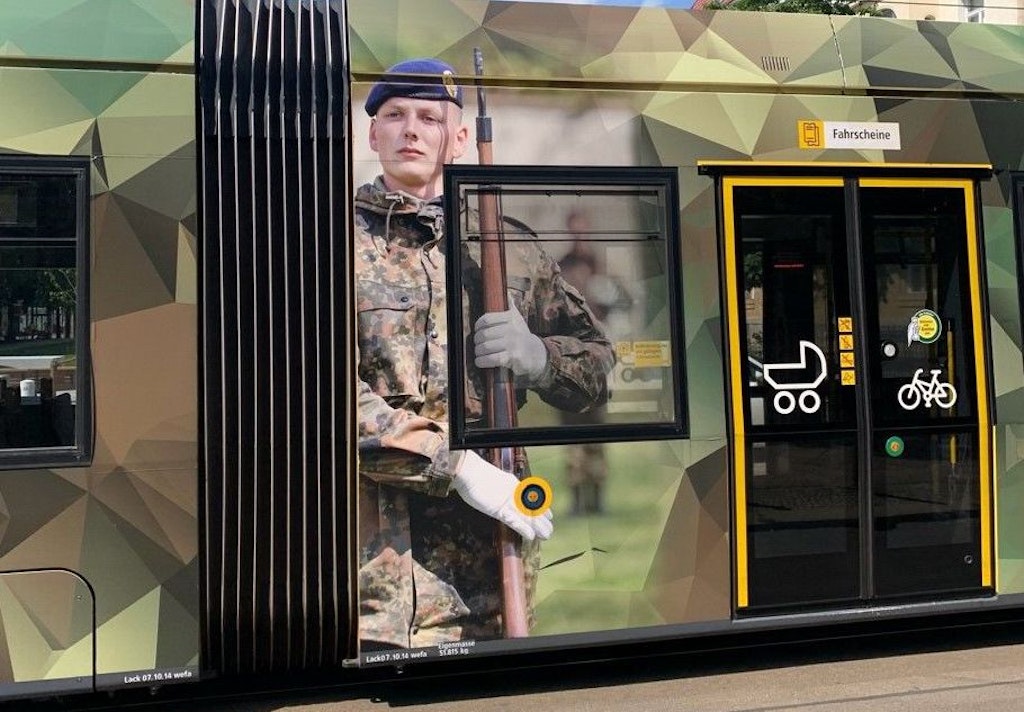 DocSonja's tweet card. Der Dokumentarfilm „StandHaft“ zeigt, wie die Bundeswehr mit kritischen Soldaten während der Corona-Zeit umging – eine kaum beleuchtete Episode deutscher Pandemiepolitik.