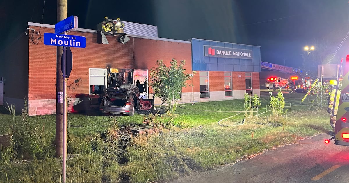 CTVMontreal's tweet card. Laval police (SPL) are investigating after a vehicle belonging to a police officer was driven into a National Bank location and caught fire.