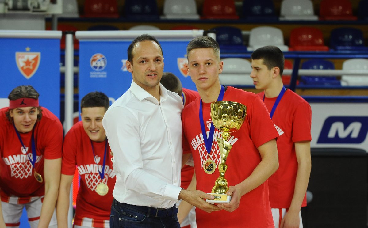 meridiansportrs's tweet card. Lazar Vasić je bio velika Zvezdina nada, pet godina je bio deo crveno-belog pogona, došao do kapitenske trake u juniorskom timu sa kojim je osvojio domaće