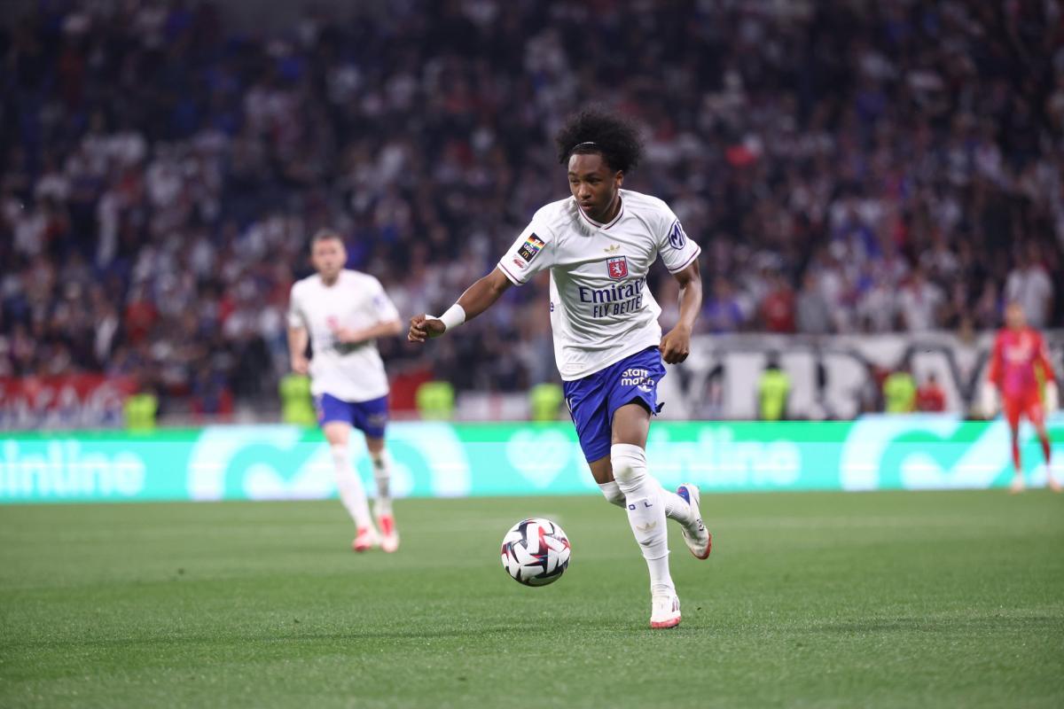 hugoguillemet's tweet card. Le club anglais veut recruter l'ailier belge Malick Fofana et espère rapidement trouver un accord avec l'OL, qui attend davantage pour son joueur de 20 ans, sous contrat jusqu'en 2028.
