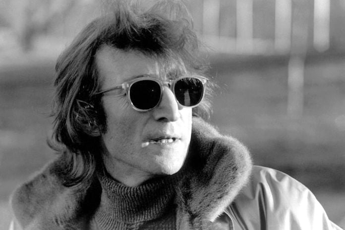 UltraTextual's tweet card. Conoce la historia del asesinato de John Lennon, desde su última entrevista hasta su trágico encuentro con Mark David Chapman.