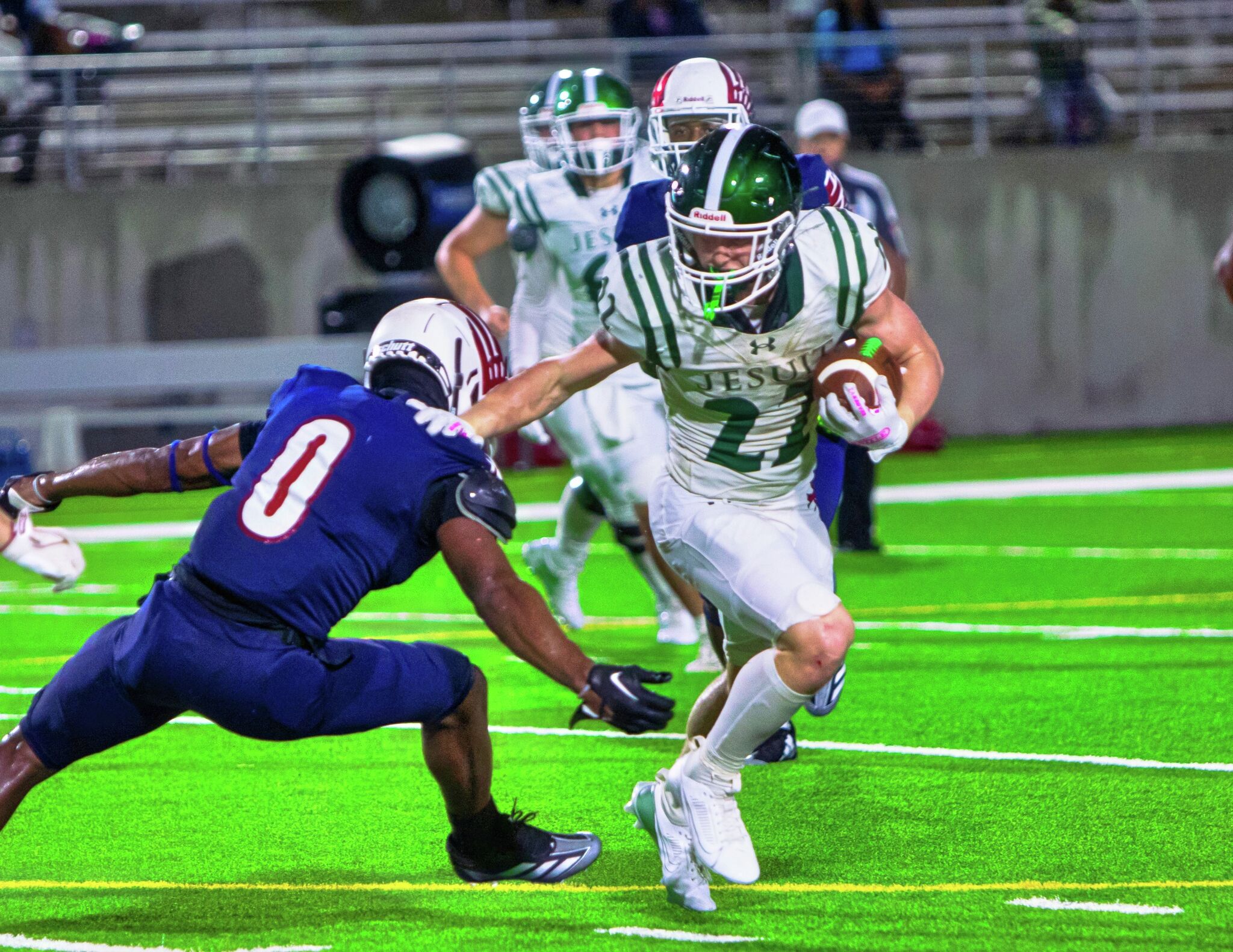 Joseph_Duarte's tweet card. Strake Jesuit's John Hebert, who rushed for 3,542 yards as a junior, flips from Washington State to stay home at UH.