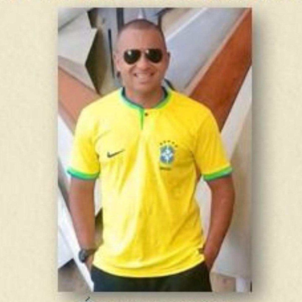 em_com's tweet card. Carlos Eduardo de Oliveira Leôncio viajava com a família no Rio Grande do Norte quando foi levado pela maré