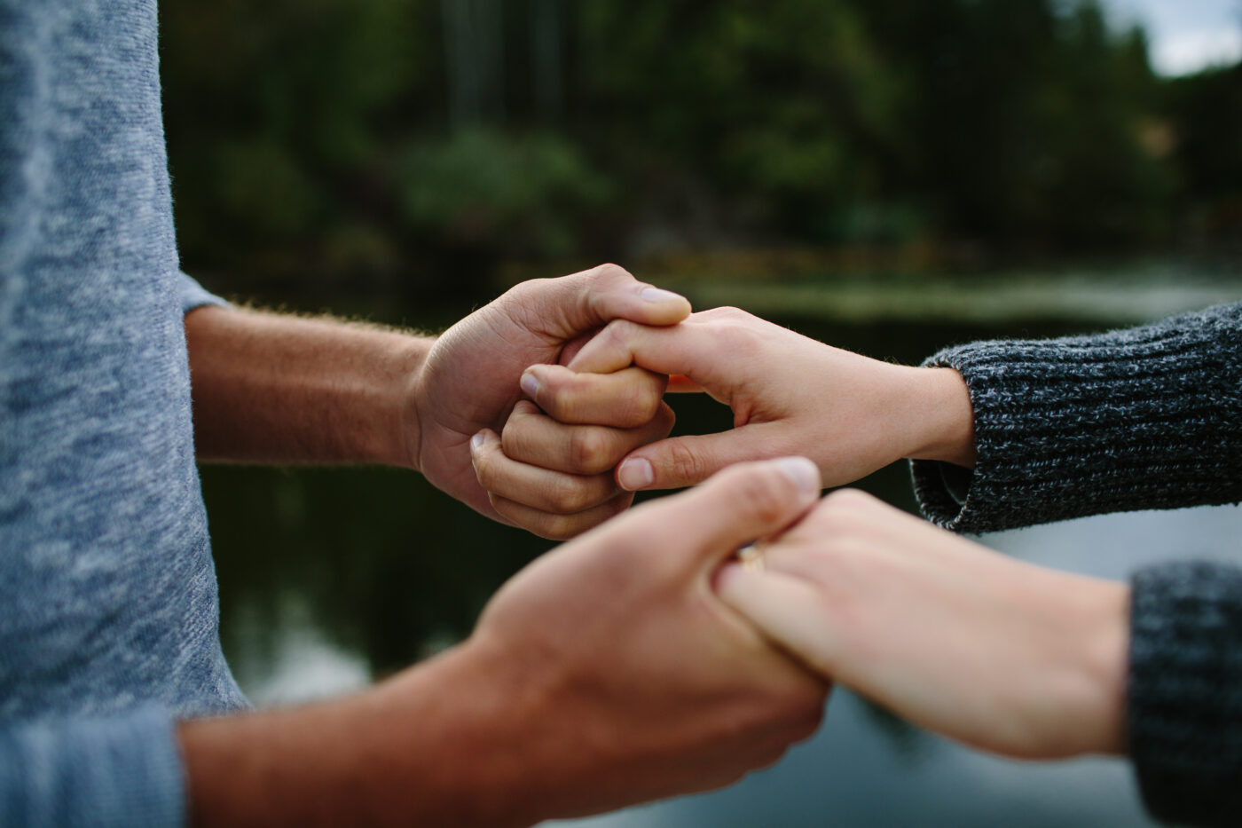 AllProDad's tweet card. It's vital to work as a team in marriage. Spouses with an "Us" mindset thrive more often than spouses who only look out for themselves.