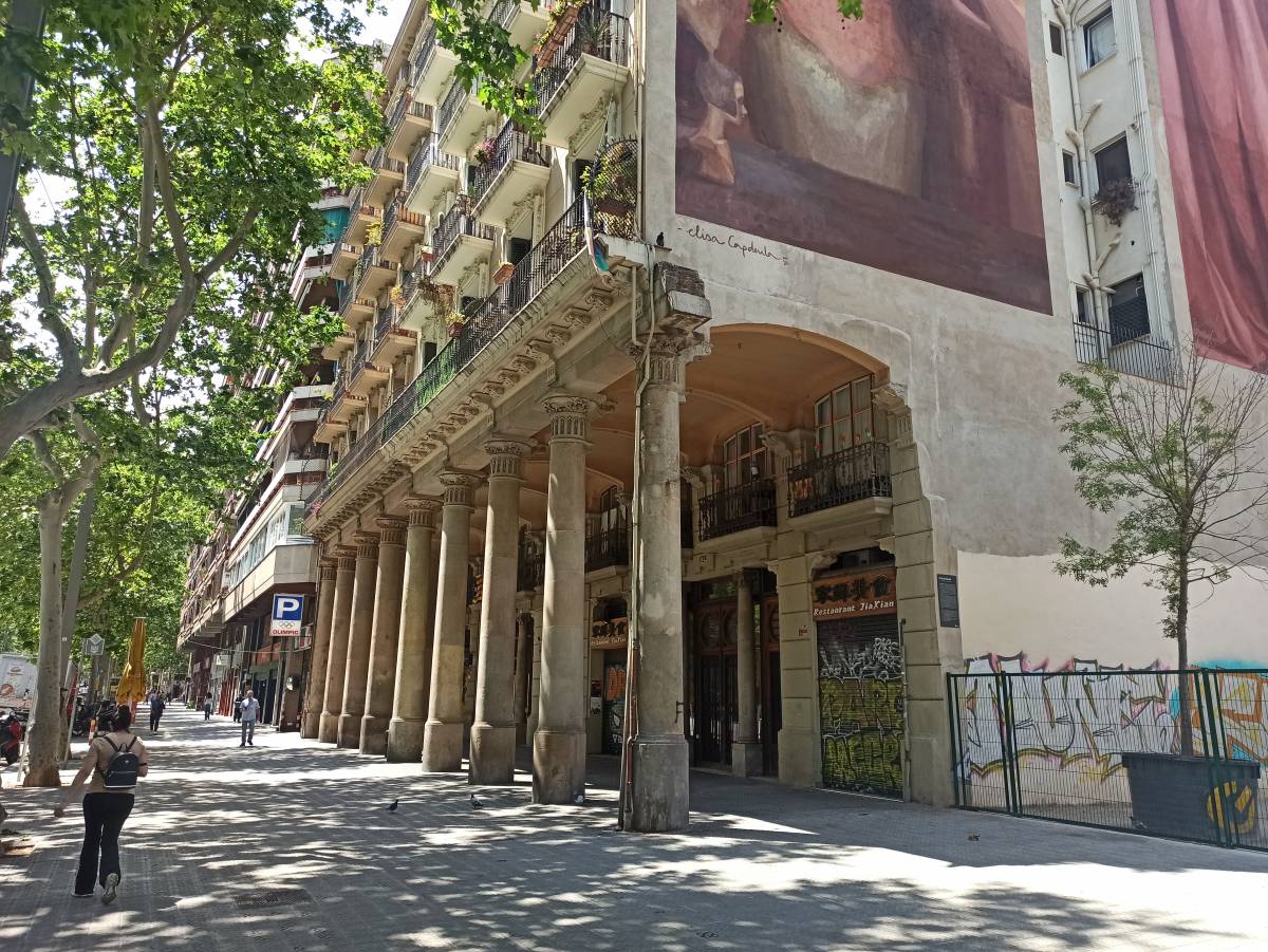 AltresBcn's tweet card. O com les lleis per modificar el Pla Cerdà van forjar la identitat de "La Via del Pecat"