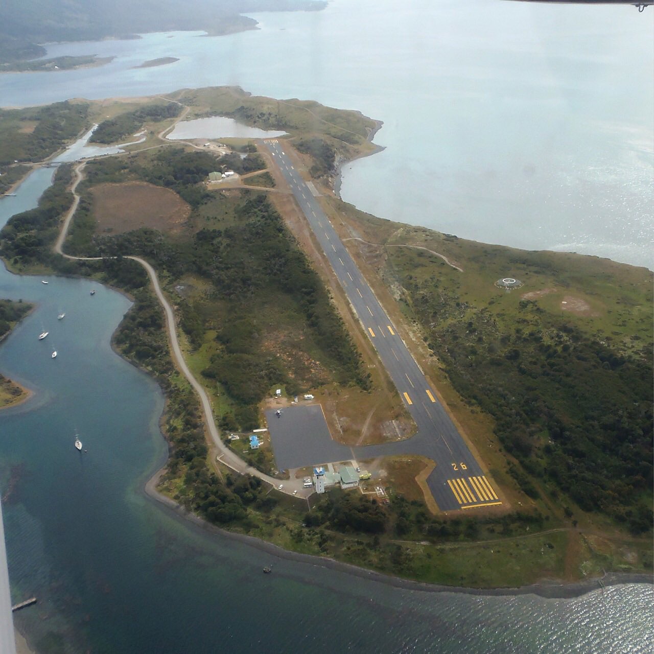 infogatecl's tweet card. Aeropuerto de Puerto Williams ¿Un despegar al futuro? aeródromo Guardiamarina Zañartu en la "ciudad más austral del mundo",
