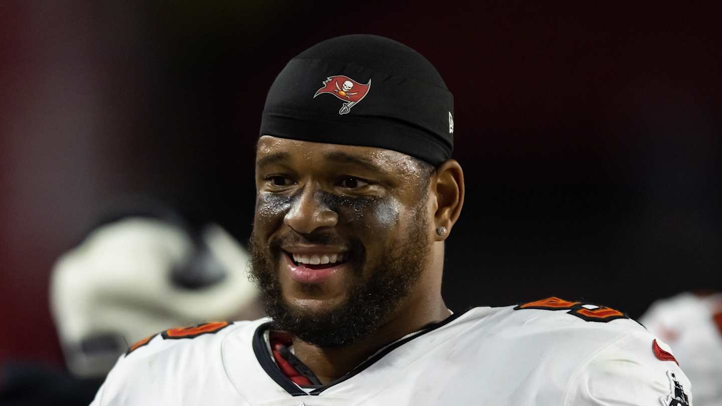 BucsGameday's tweet card. A former Tampa Bay Buccaneers mainstay is staying in Tampa this year as a high school football coach. Buccaneers fans rightfully think of Lavonte David when tal