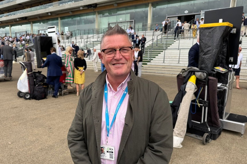 SimonNott's tweet card. I spent last night having a couple of beers and shooting the breeze with Armaloft Alex and Ed from up north, which was a very civilised and enjoyable way to spend a Friday evening, writes SIMON NOTT....