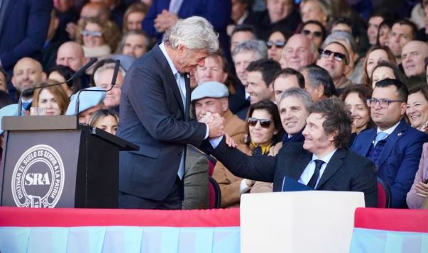 AGN2016's tweet card. Por Redacción En el marco de la inauguración de la 137° Exposición Rural, el representante del capital anti-nacional, Javier Milei, anunció una reducción permanente de retenciones para el sector...