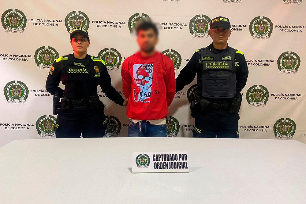 DenunciasAntio2's tweet card. #Medellín / Capturado hombre condenado por homicidio, tortura y desplazamiento forzado, por hechos ocurridos en el 2012 en la comuna de Popular En los hechos 4 personas habrían perdido la vida en el...