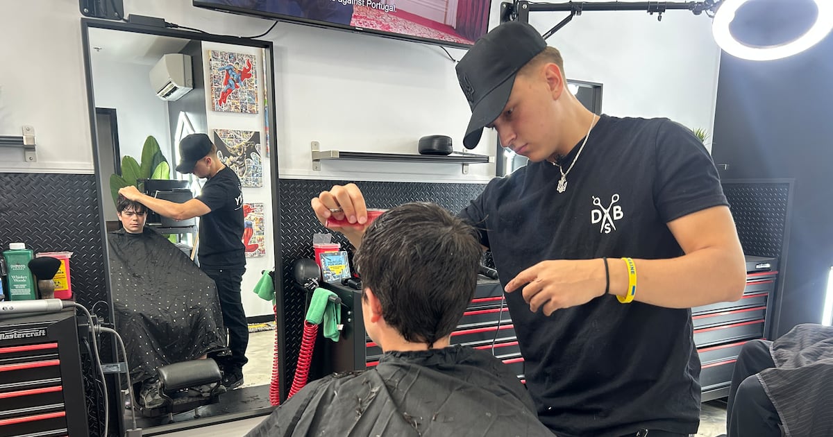 CTVMontreal's tweet card. Aleksander Yakimiw-Martin created “Haircuts for Hope.” He first got the idea after giving a haircut to a Ukrainian refugee at his church. Now he’s doing it at Dynasty Barbershop in Pointe-Claire,...