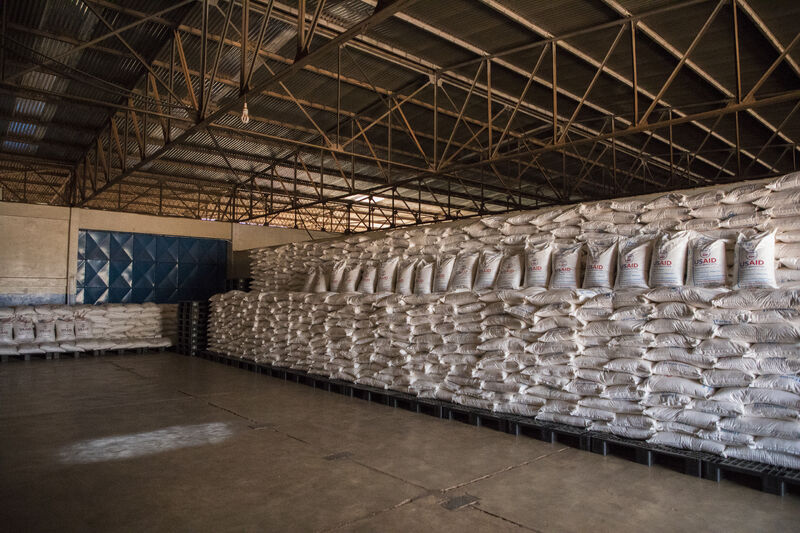WFP_CAR_CD's tweet card. 📦 #WarehouseWednesday takes us to Bangui, in the Central African Republic. With a storage capacity of 10,000 square metres and the ability to house up to 6,450 metric tons - or 260,000 bags of...