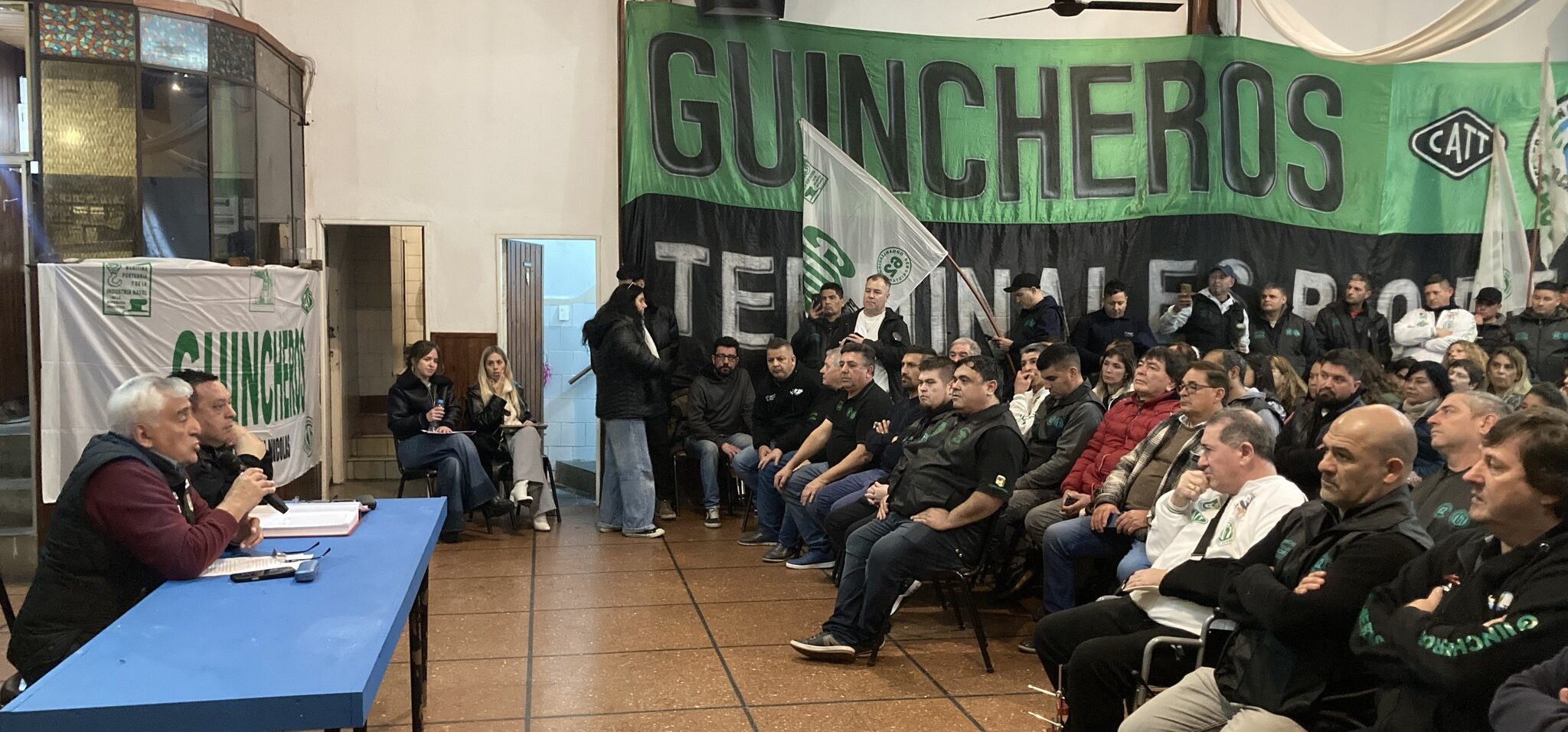 AGN2016's tweet card. Por Redacción El Sindicato de Guincheros Maquinistas y Grúas Móviles, que conduce Roberto Coria, realizó el último viernes en el Club Bohemios del barrio porteño de La Boca, su Asamblea Extraordina...