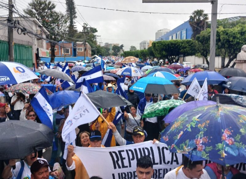 ProcesoDigital's tweet card. En un hecho sin precedentes en la historia reciente de Honduras, las iglesias Evangélica, Católica y ahora también la Menonita han unido sus voces en un poderoso llamado a la ciudadanía para marchar...