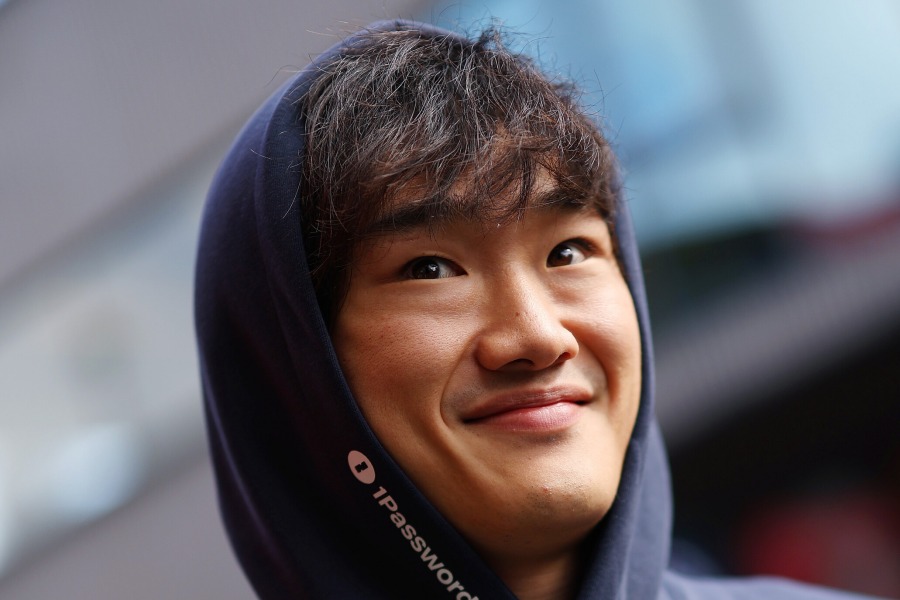 taka_ysh's tweet card. F1第13戦ベルギーGPの予選で、角田裕毅（レッドブル）が素晴らしいパフォーマンスを披露した。 金曜日のスプリント予選では1分42秒184でSQ2敗退を喫していた角田だが、土曜日の予選ではQ3へ進