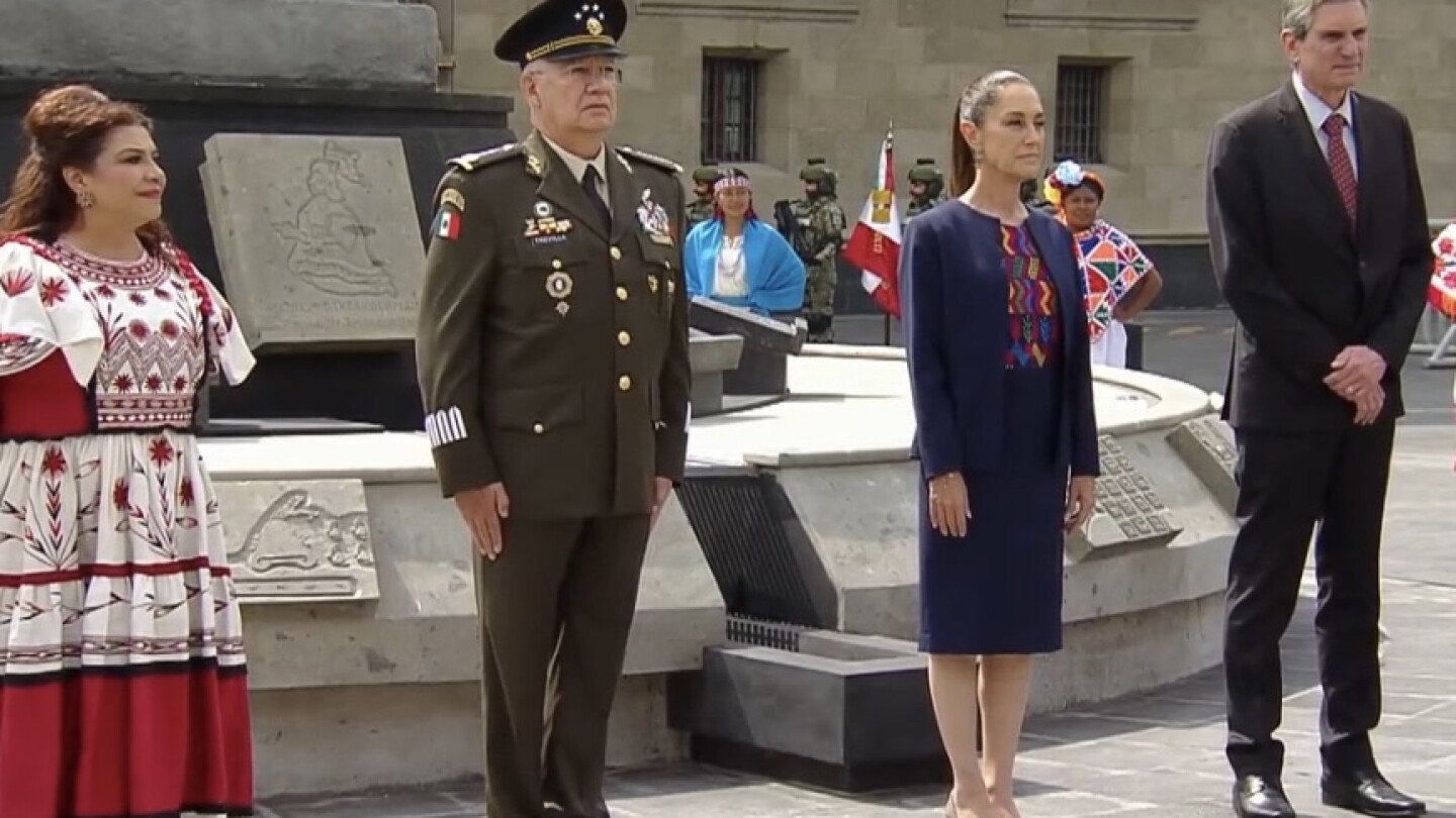 EjeCentral's tweet card. La presidenta Claudia Sheinbaum encabezó este sábado la ceremonia de conmemoración del aniversario de la fundación de México-Tenochtitlan