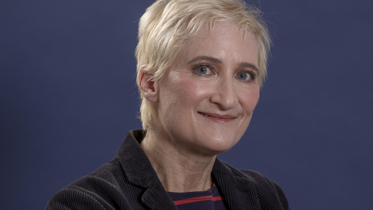 leftnotracks's tweet card. Jill Sobule, the award-winning singer-songwriter whose witty and poignant writing first attracted widespread attention with the gay-themed song “I Kissed a Girl,” has died in a house fire.
