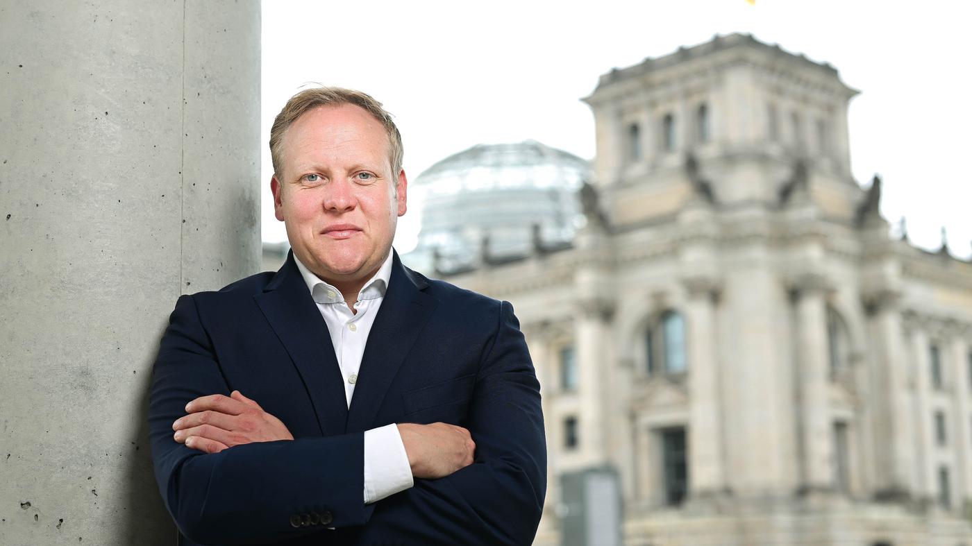 TKuban96's tweet card. Nach der gescheiterten Richterwahl kritisiert Tilman Kuban die „Uneinsichtigkeit und Kompromisslosigkeit“ der SPD und wirft den Grünen AfD-Niveau vor. Spahn hält er immer noch für den Richtigen. Ein...