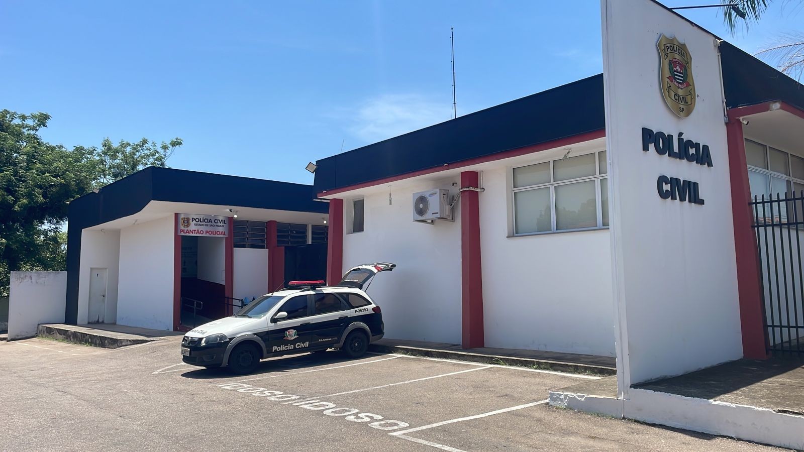 g1sorocaba's tweet card. Homem 66 anos foi atropelado por uma motocicleta na noite de sábado (26). O motociclista fugiu sem prestar socorro.
