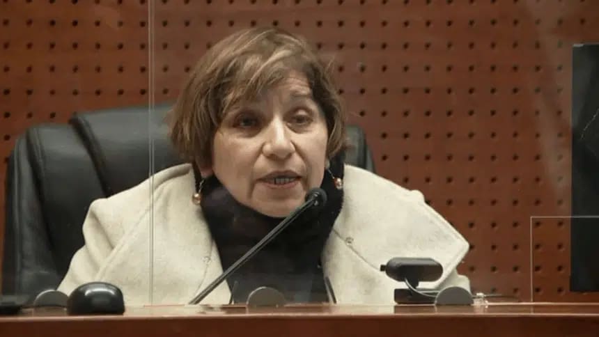adnradiochile's tweet card. Una funcionaria judicial fue citada como imputada y hay siete gendarmes bajo escrutinio.
