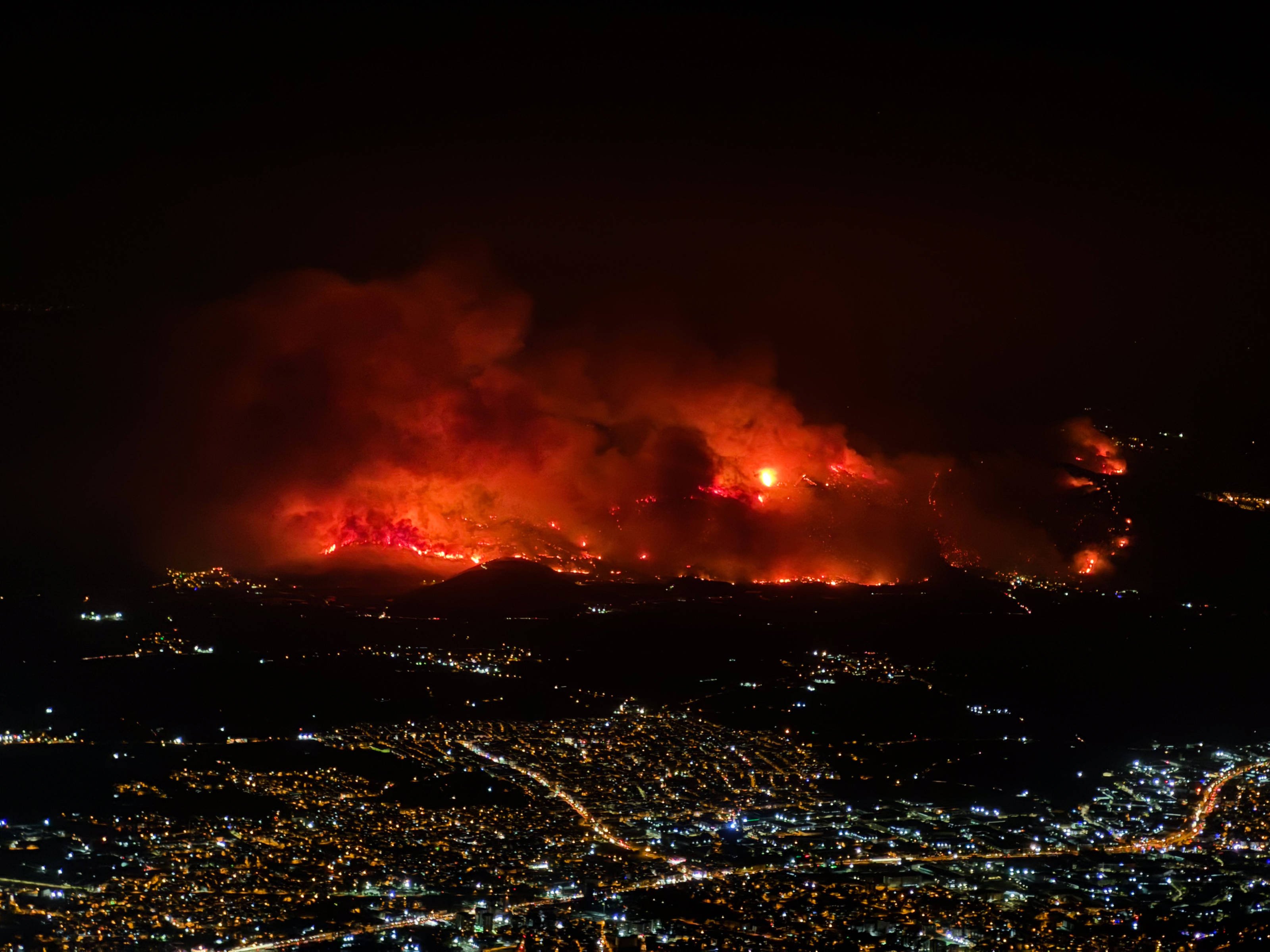 bianet_eng's tweet card. “The fire suddenly crossed over and surrounded us. We had no choice but to run. Only the response teams stayed behind," said a local resident.