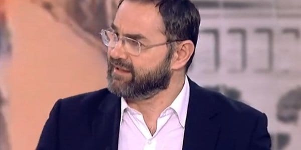 seleogr's tweet card. Ο Χρήστος Μάστορας παραμένει στο επίκεντρο μετά τη σύλληψή του, σε μπλόκο της Τροχαίας, για οδήγηση υπό την επήρεια αλκοόλ. Το αλκοτέστ χτύπησε «κόκκινο», με τις πληροφορίες να αναφέρουν πως ο...