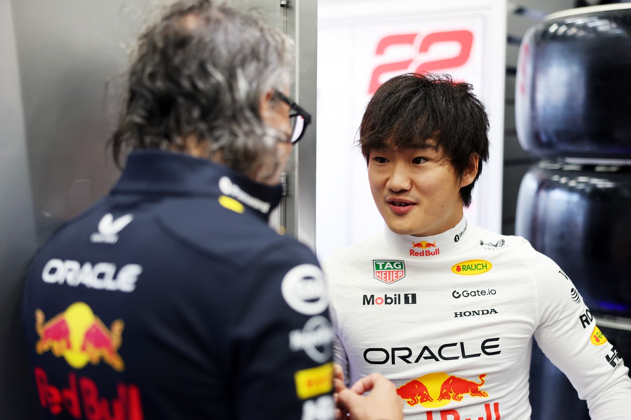 AUTOSPORT_web's tweet card. 　2025年F1ベルギーGPの土曜、レッドブルの角田裕毅はスプリントで11位、予選で7番手だった。予選7番手はレッドブル移籍以降の自己最高位。