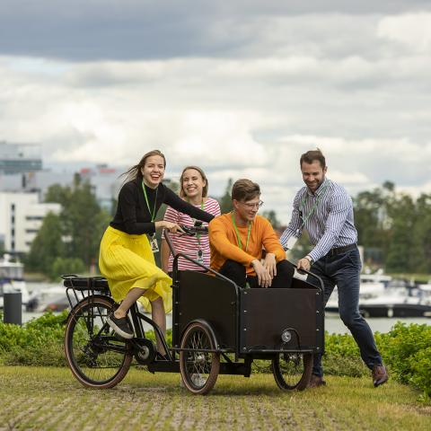 Fortum_Oyj's tweet card. Kesätyö Fortumilla on enemmän kuin vain muutaman kuukauden kestävä harjoittelujakso. Haluamme työnantajana ohjata nuoria aitojen työmahdollisuuksien pariin. Avoimen johtajuuden periaatteidemme...