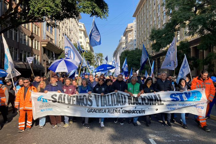 SINDICAR_OK's tweet card. La secretaria general del Sindicato de Trabajadores de Vialidad celebró el fallo judicial que frenó la disolución del organismo y destacó el creciente apoyo social a la lucha gremial.