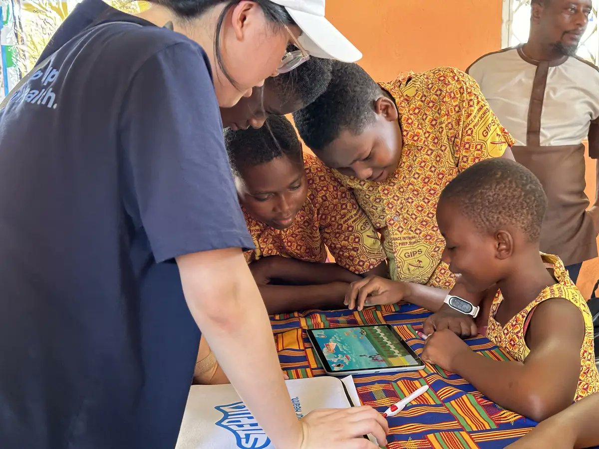 SCSatCMU's tweet card. This fall, the StepUp Project Team from CMU's ETC made a game that would be part of the World Shoe Fund’s African initiatives.